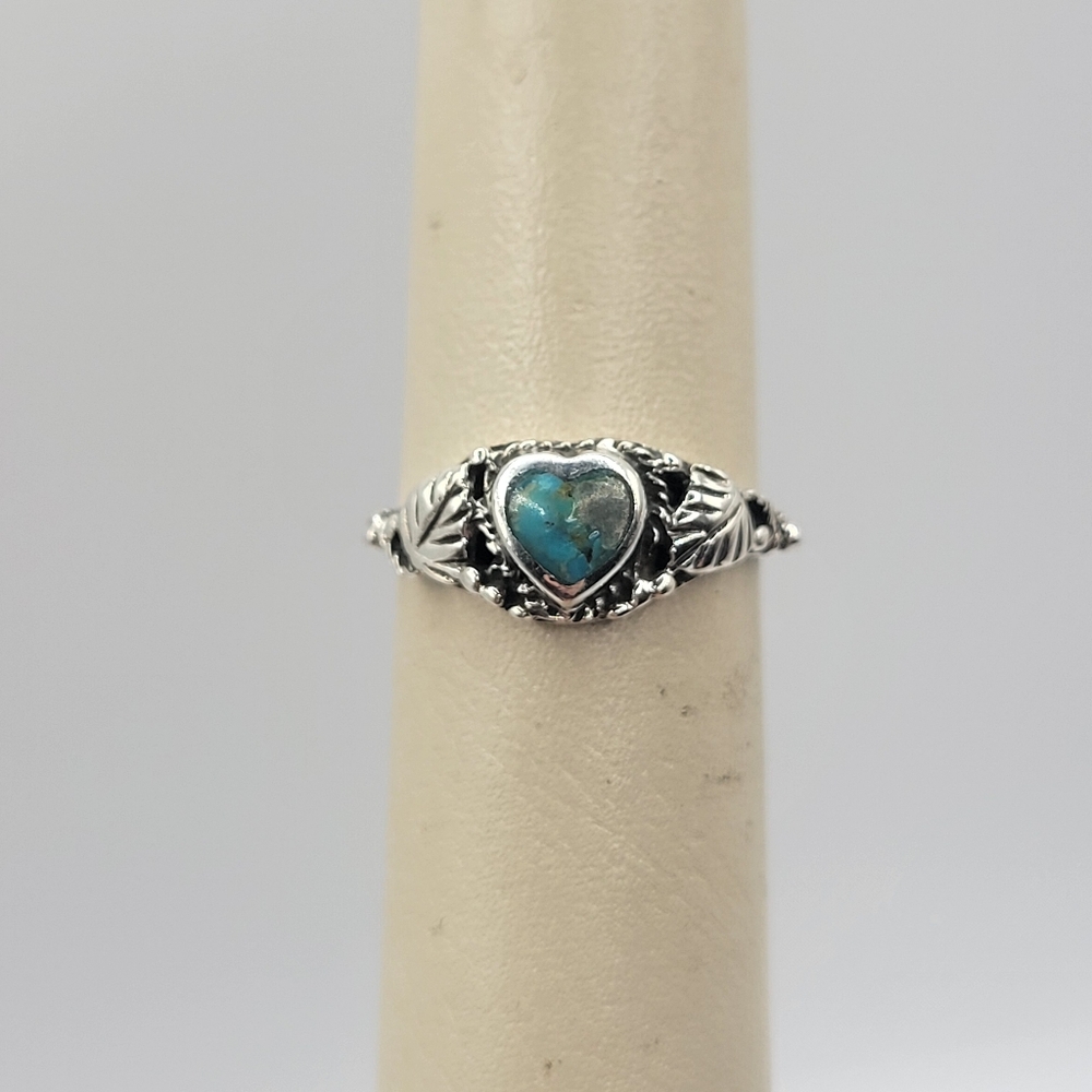 925 Sterling Silver Turquoise Heart Ring Floral Detail Size 5.75 Romantic
